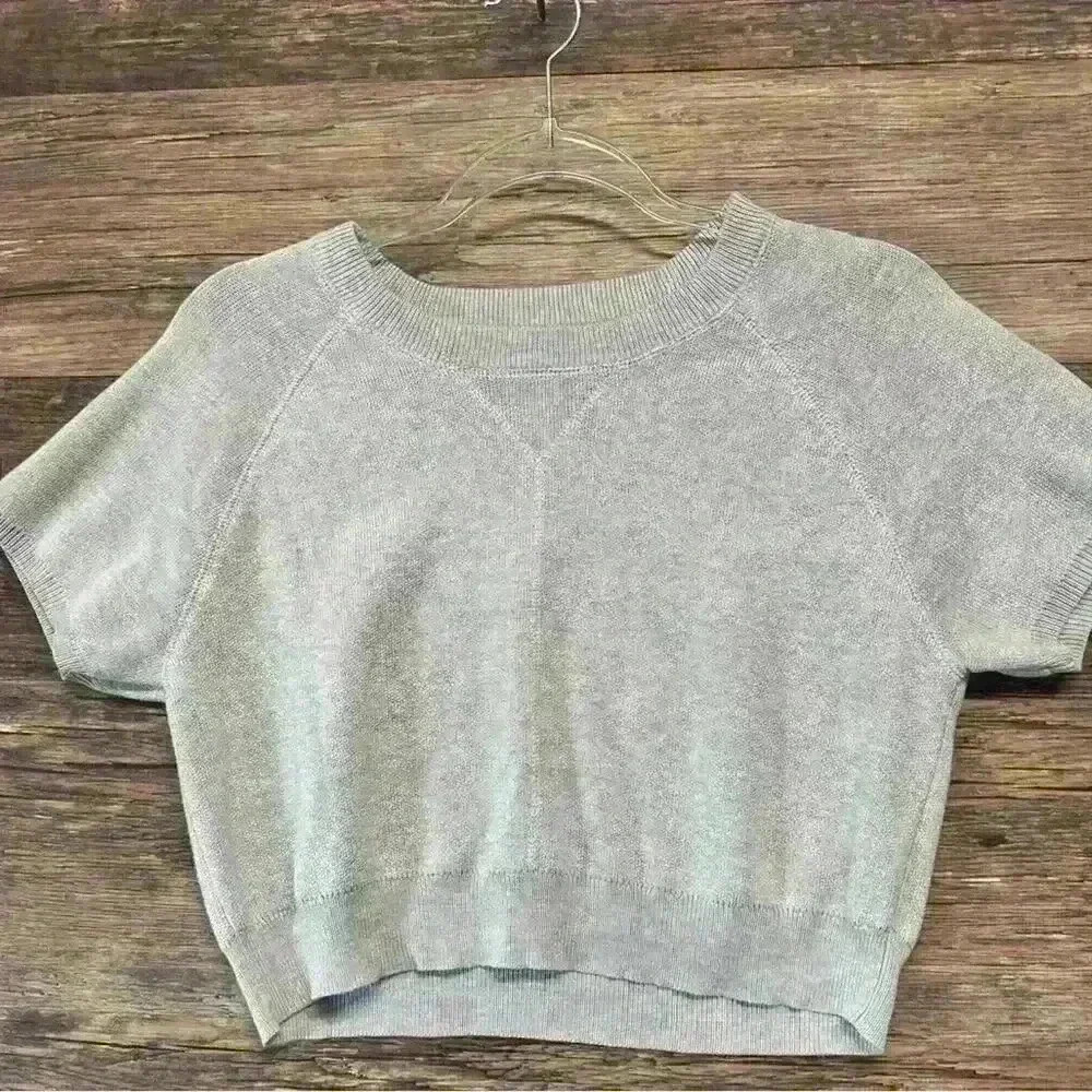 Madrag gray women’s juniors crop tshirt size medium